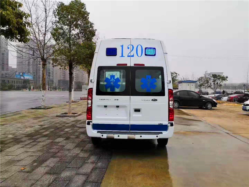 福特新世代V348長軸高頂監(jiān)護(hù)型救護(hù)車