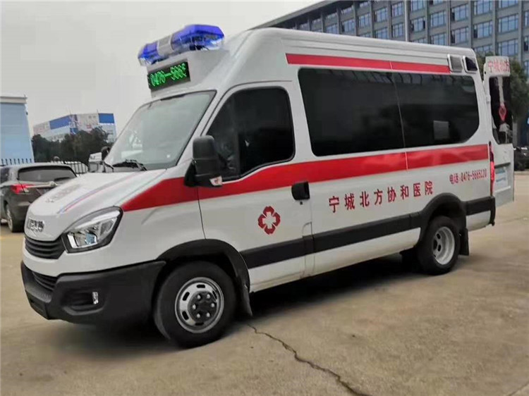 依維柯歐盛救護(hù)車（抬顯警燈）