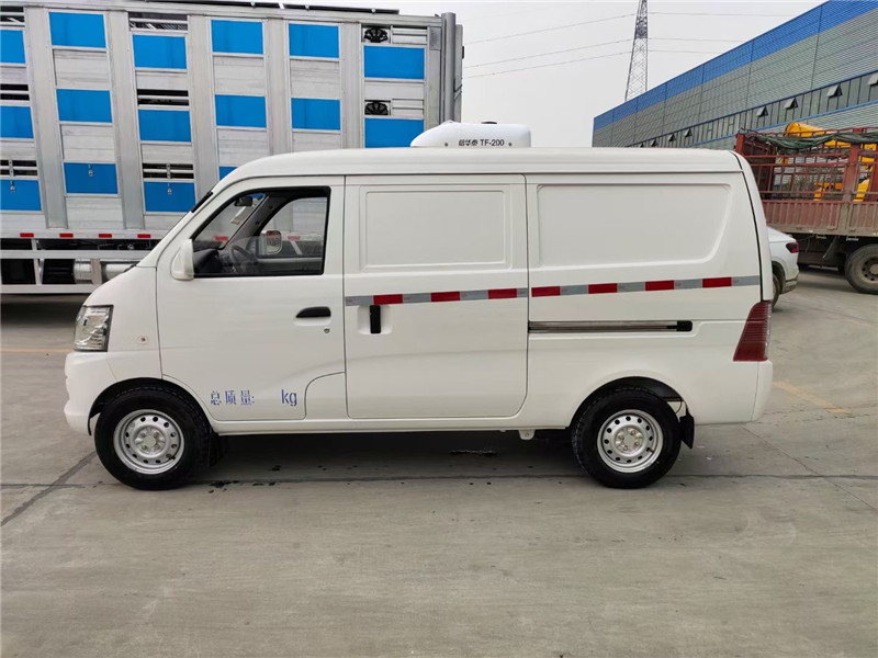 國六 重慶長安V3面包冷藏車