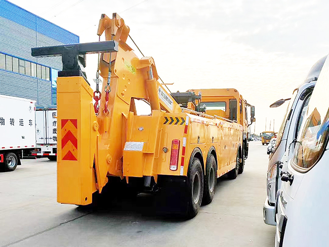 國六重汽豪沃前四后八拖吊聯(lián)體清障車