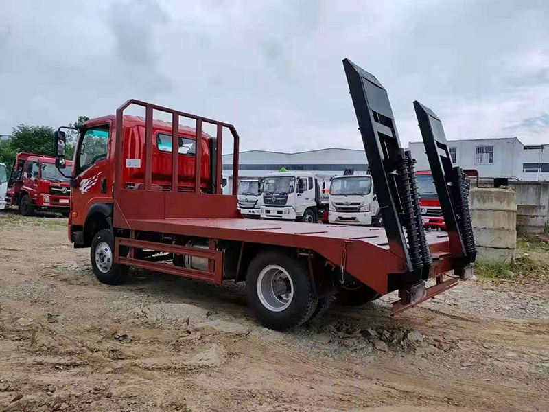 國六重汽王牌藍(lán)牌平板運(yùn)輸車